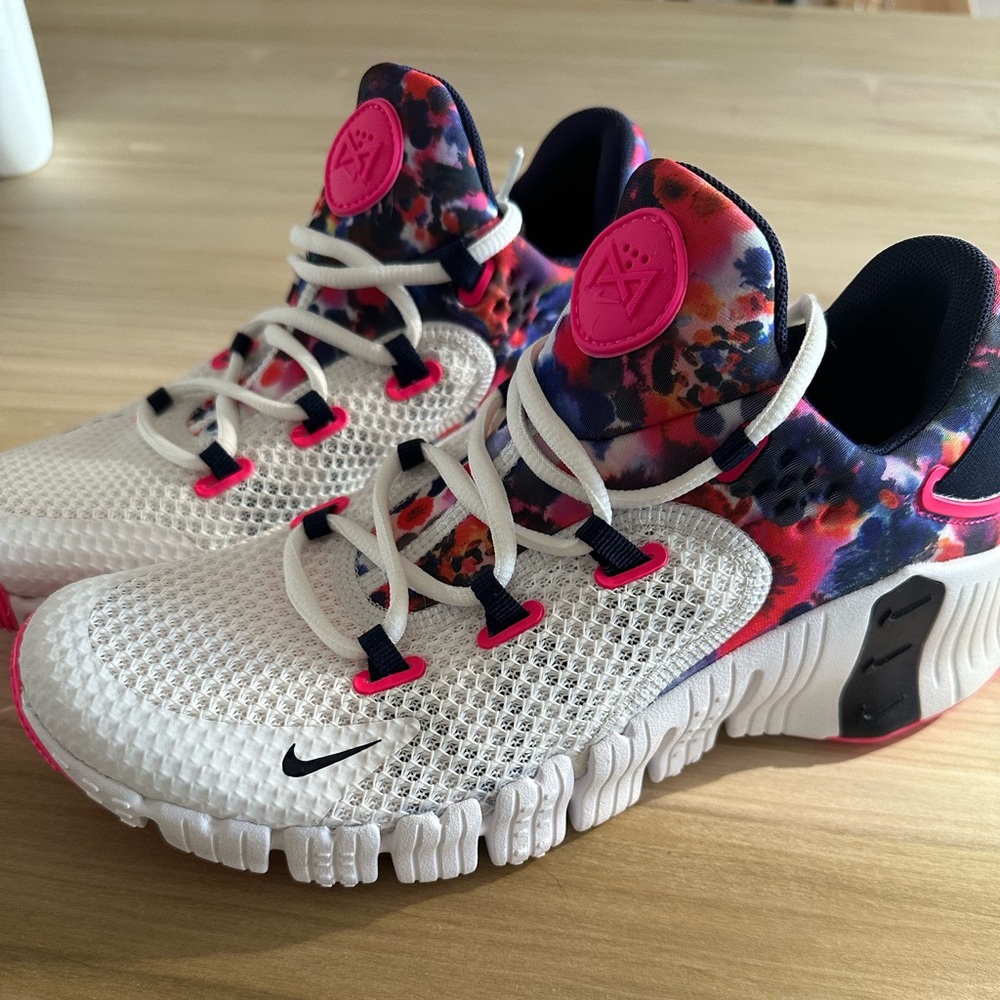Nike Metcon Free 4 - pink white purple size 8.5